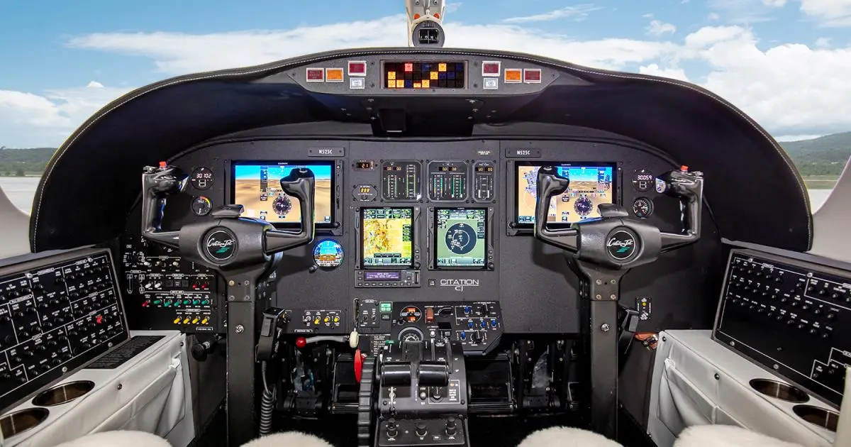 Cockpit do Citation CJ1+ com aviônica Garmin